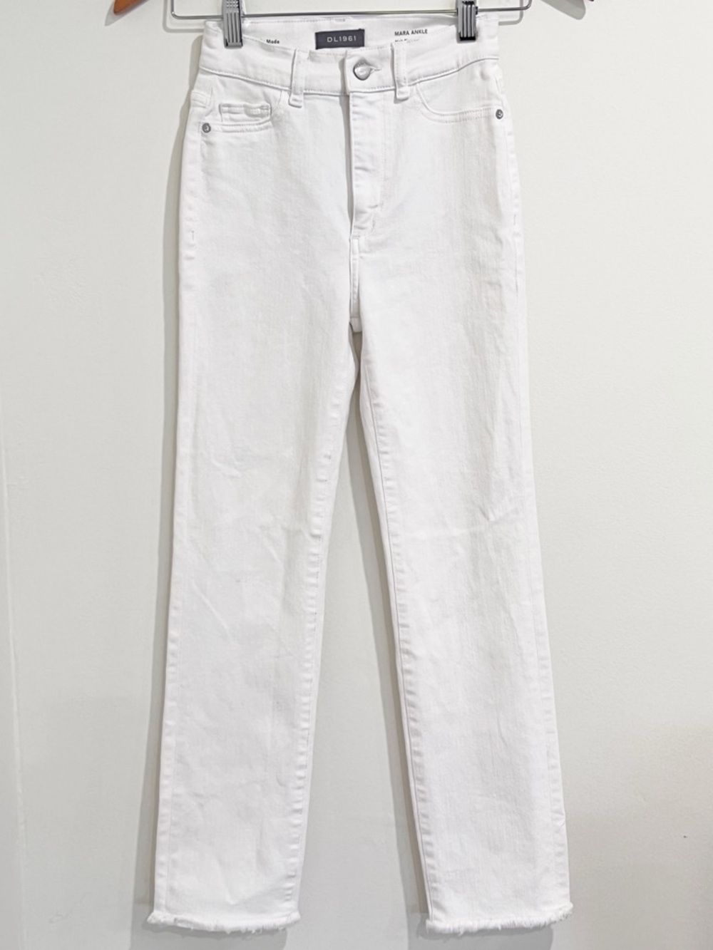 EUC DL1961 Mara Ankle High-Rise Instasculpt Straight Leg Frayed Hem Jeans in Oak